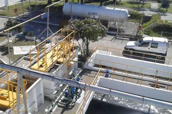ETAR industrial em operação